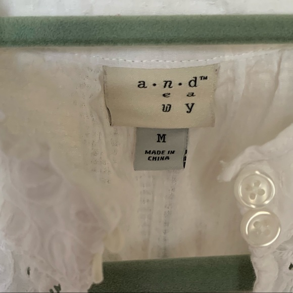 Ruffled sleeveless - Picture 2 of 5